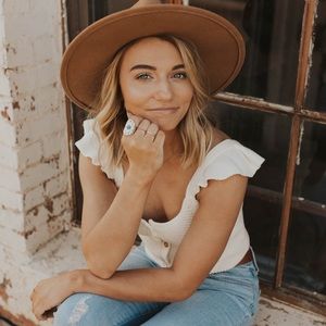 Meet your Posher, Madeline